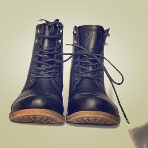 J75 BLACK LEATHER BOOT